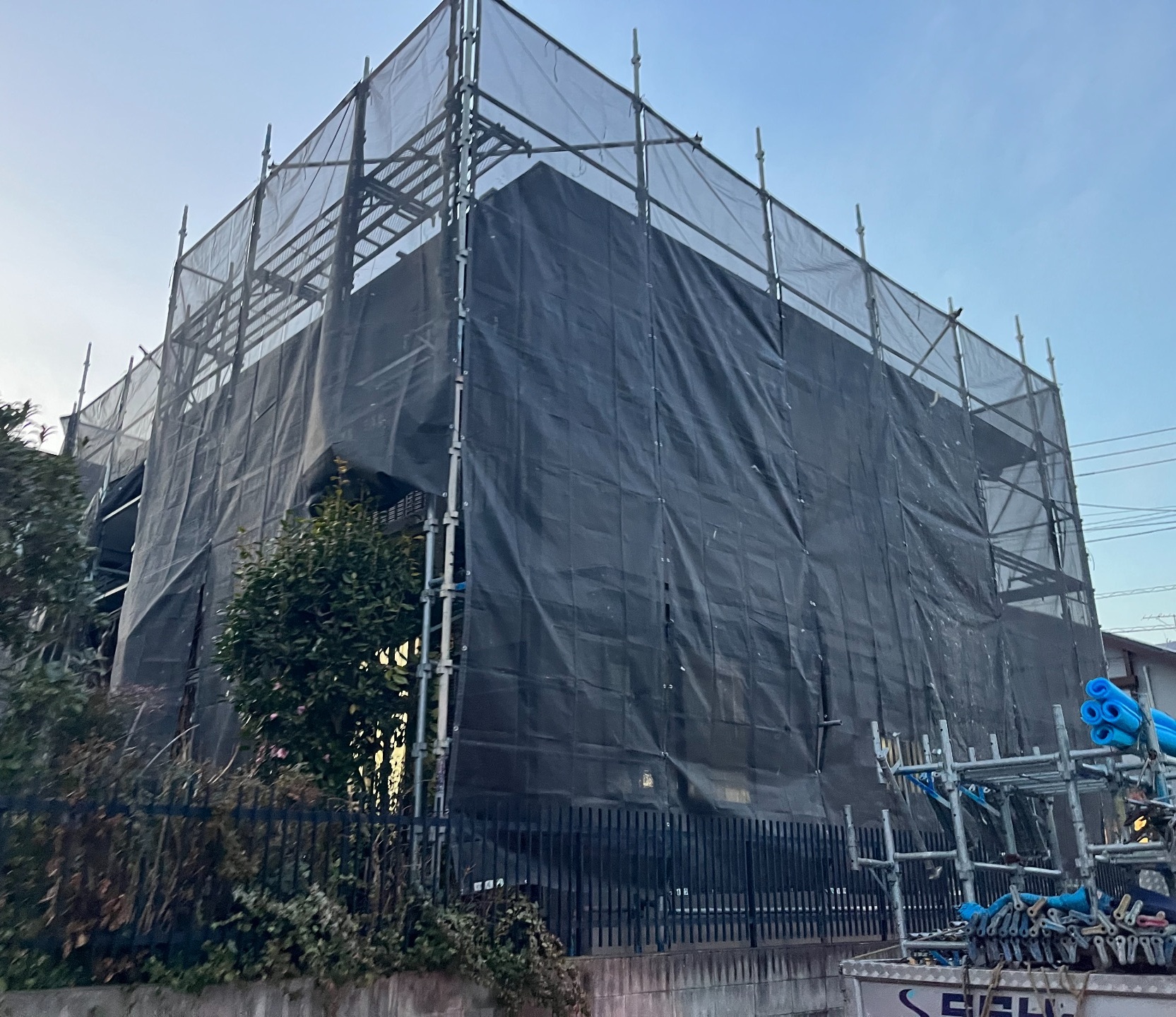 【足場】町田市南成瀬にて仮設工事