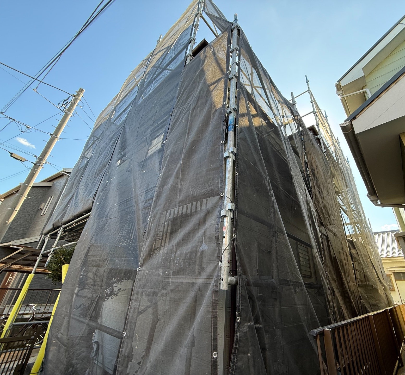 【足場】寒川町小谷にて仮設工事