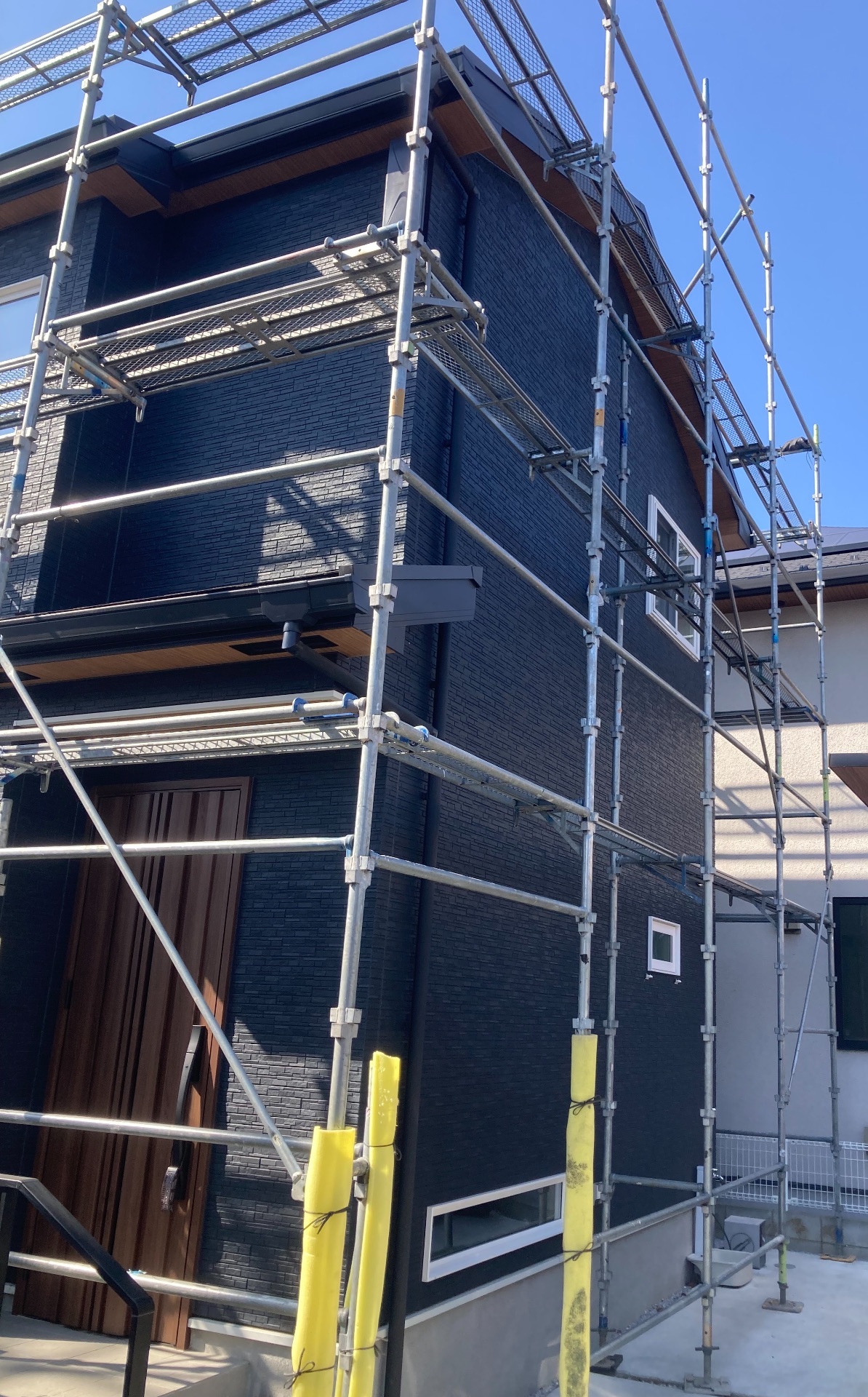 【足場】八王子市中野上町にて仮設工事