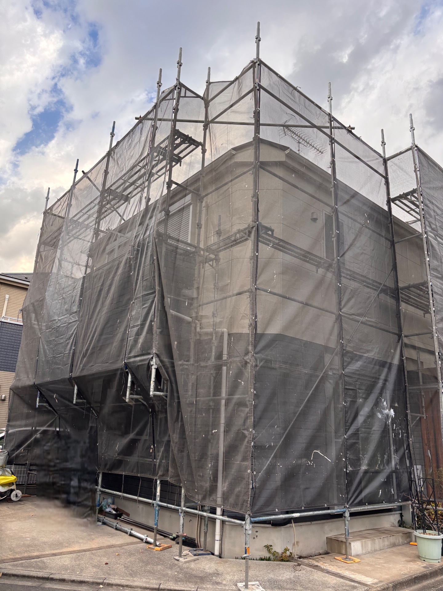 【足場】相模原市南区南台にて仮設工事