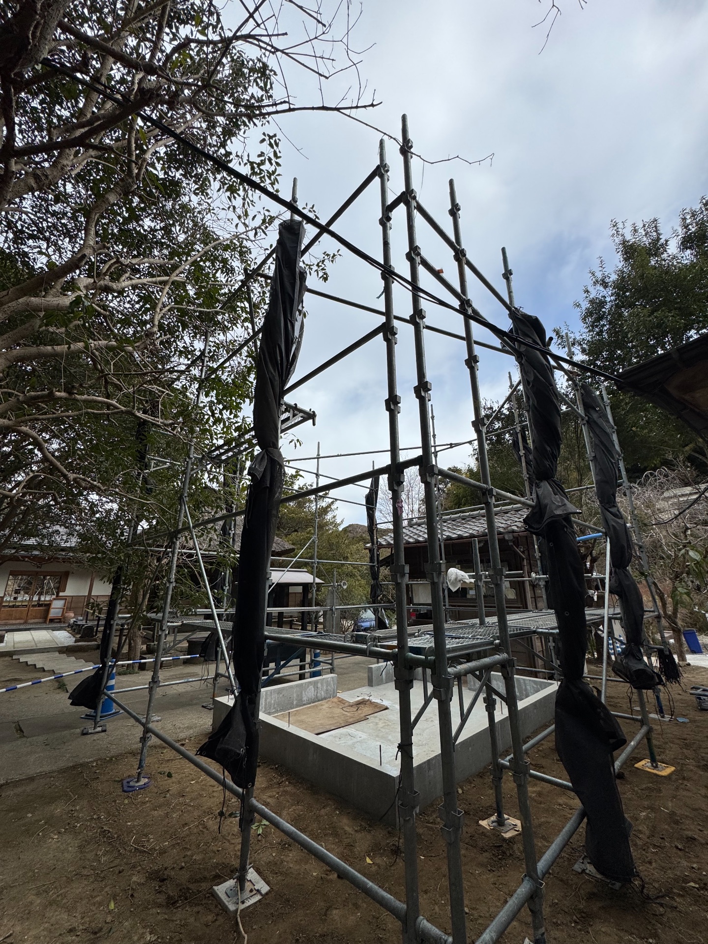 【足場】鎌倉市山ノ内にて仮設工事