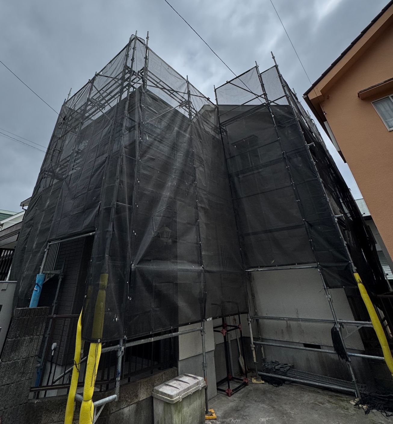 【足場】横浜市戸塚区名瀬町にて仮設工事