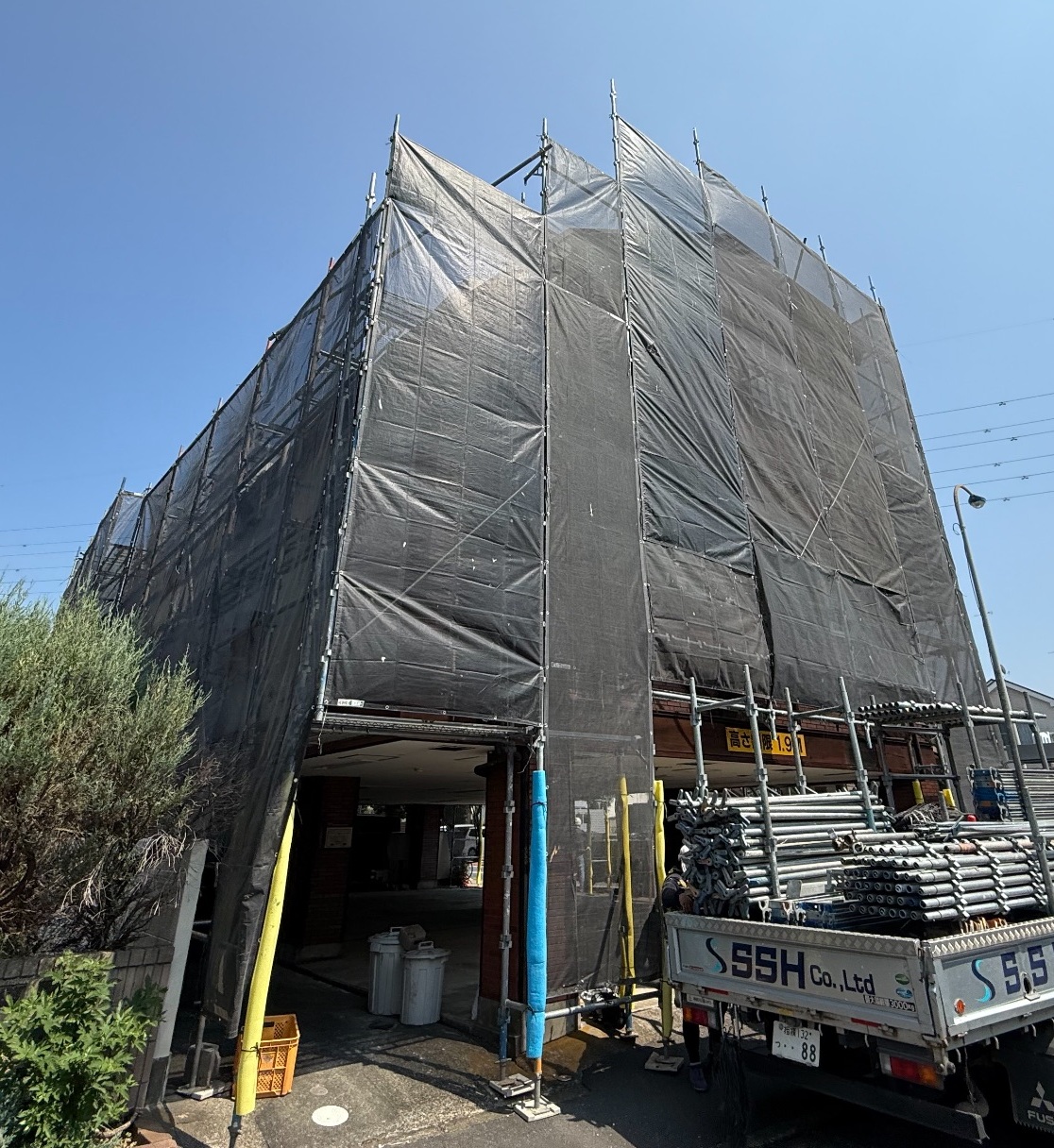 【足場】日野市多摩平にて仮設工事