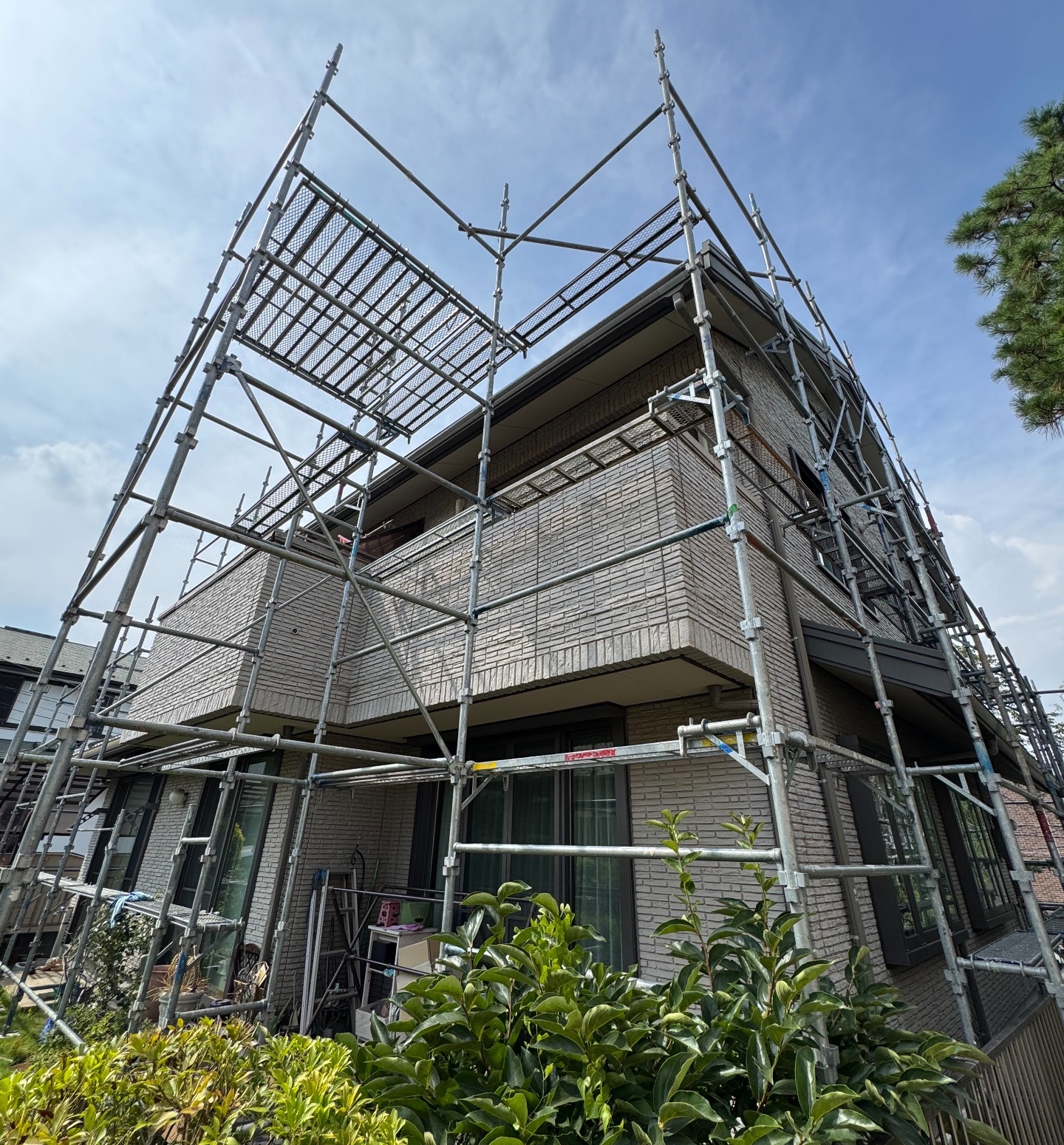 【足場】町田市玉川学園にて仮設工事