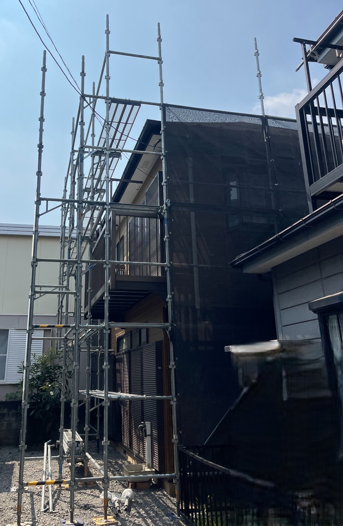 【足場】厚木市妻田東にて仮設工事
