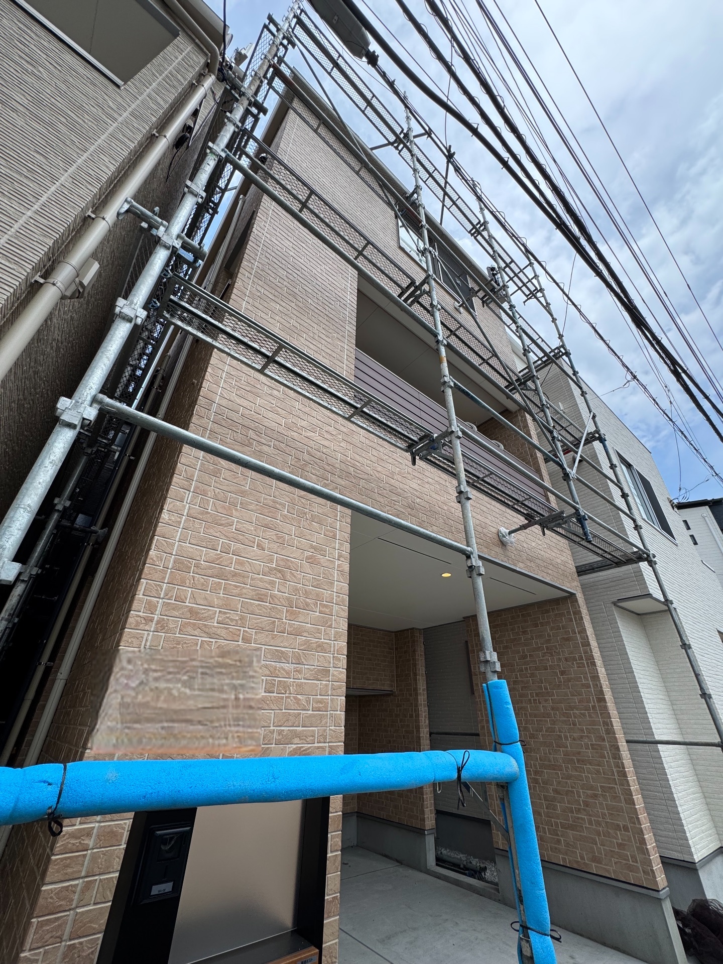 【足場】川崎市幸区東小倉にて仮設工事